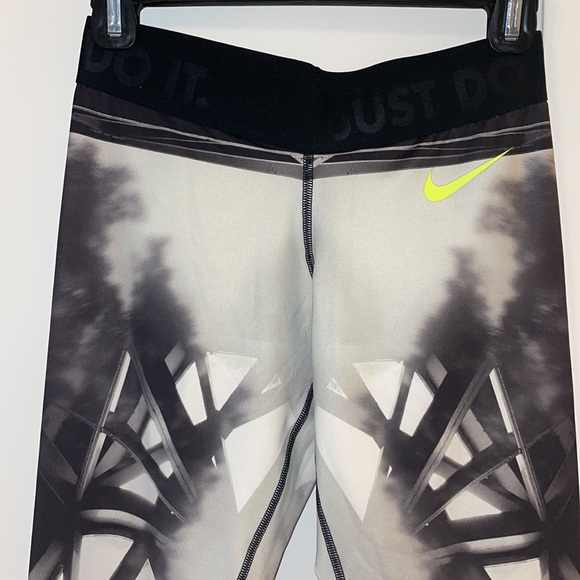 Nike Work out tights Dry-Fit size XSMALL (worn once) Burning Man Vibes - Picture 2 of 10